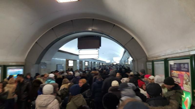 Коллапс в киевском метро: опубликовано видео