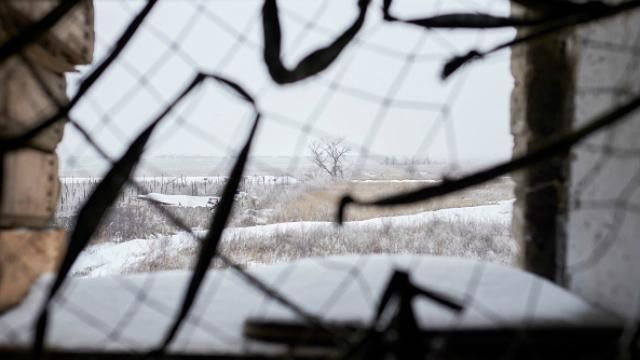 Біля Донецького аеропорту знову гаряче: терористи стріляють з танків