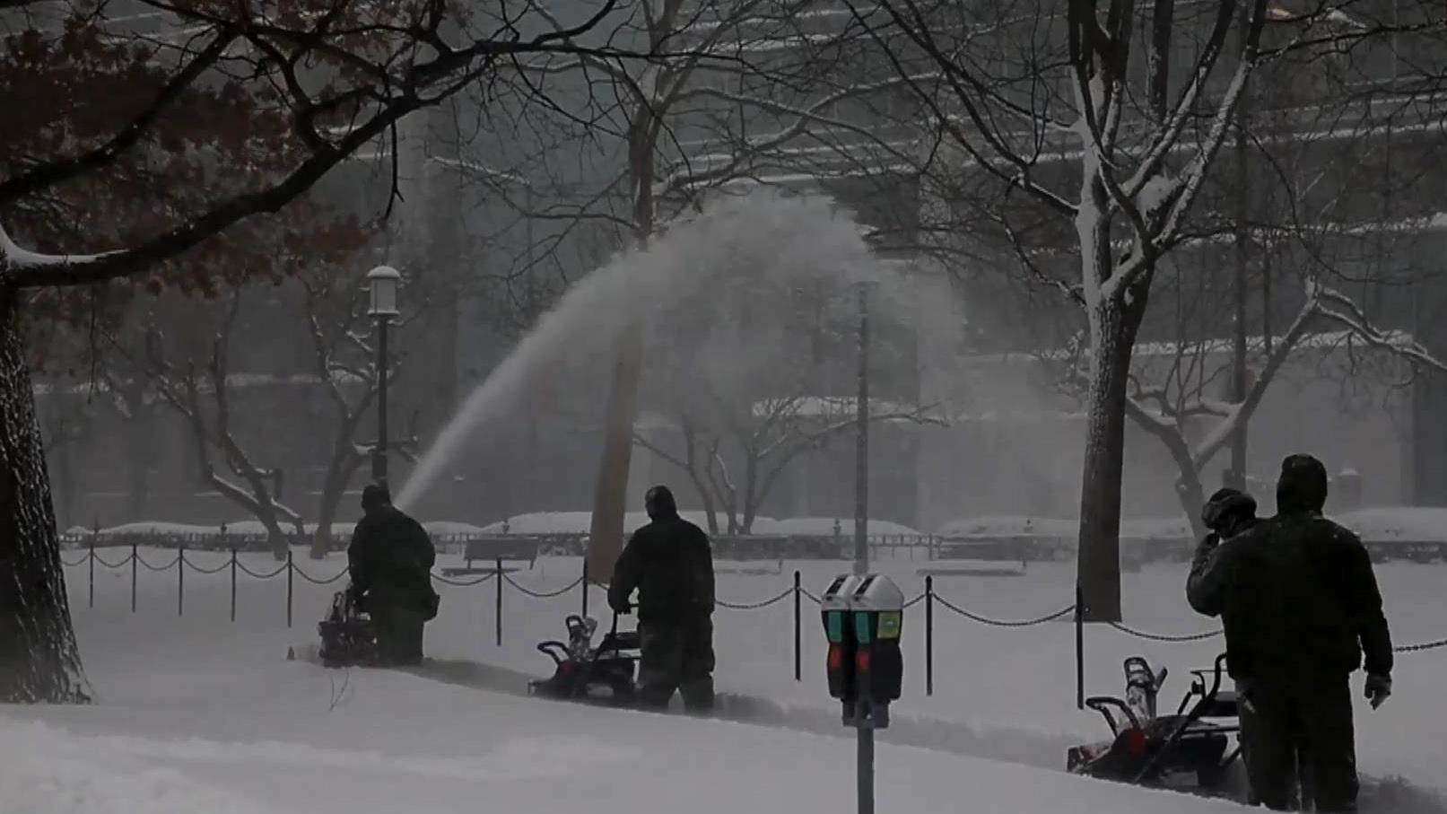 Америка оправляется от снежной бури, некоторые города страдают от паводков