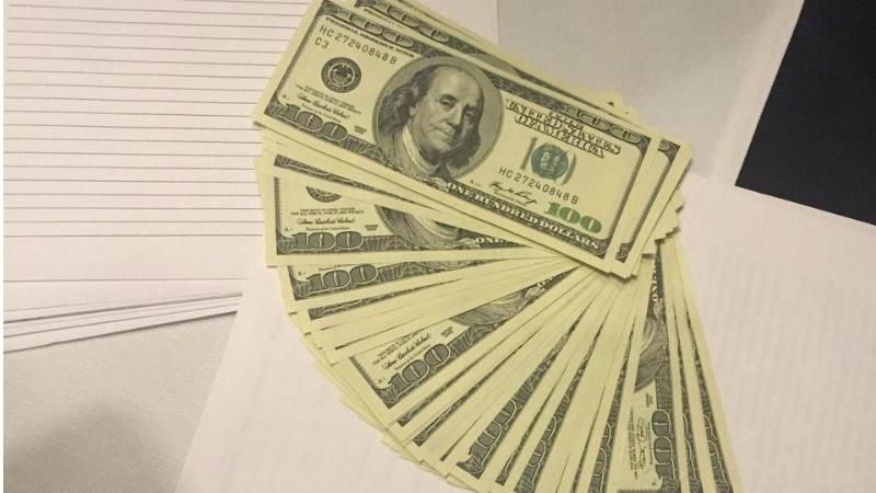 Чиновник з міграційної служби погорів на хабарі від сепаратиста Чиновник з міграційної служби погорів на хабарі від сепаратиста