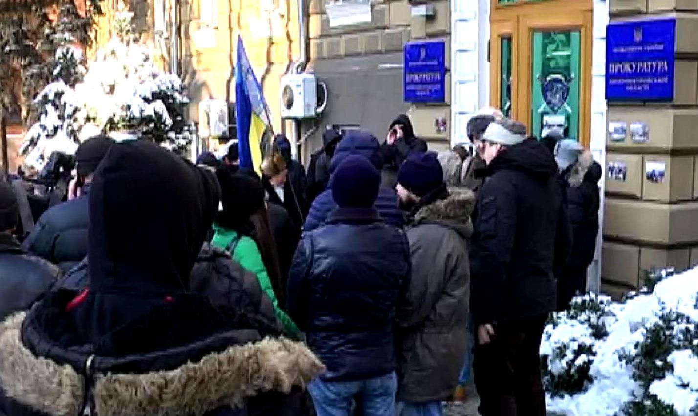 Протести у Дніпропетровську: вимагають покарати "тітушок"