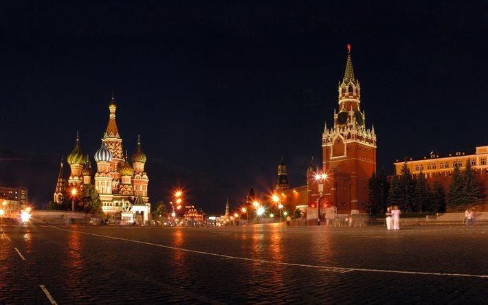В Москве полиция неожиданно окружила Красную площадь