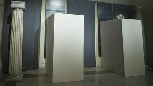 Цензура заради мільярдів: у Римі прикрили античні статуї до візиту президента Ірану Цензура заради мільярдів: у Римі прикрили античні статуї до візиту президента Ірану