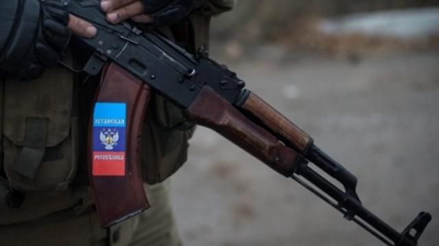 Луганських підприємців, які зібрались на пікет, оточили бойовики з автоматами, — очевидець Луганських підприємців, які зібрались на пікет, оточили бойовики з автоматами, — очевидець