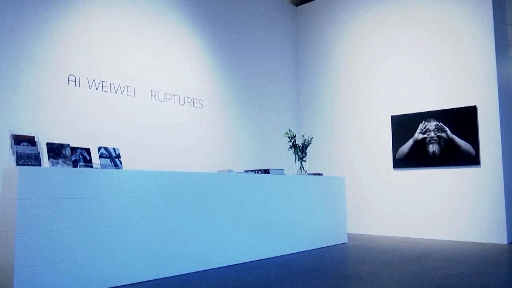 Известный художник пошел на скандальный шаг ради защиты беженцев в стране ЕС Известный художник пошел на скандальный шаг ради защиты беженцев в стране ЕС