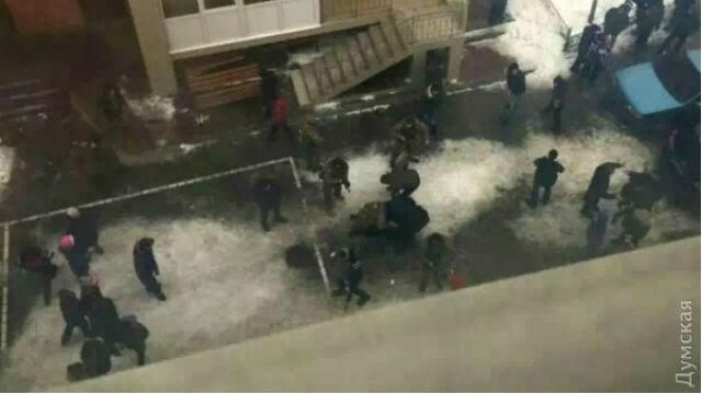 Спецназівці штурмують в'єтнамський квартал в Одесі Спецназівці штурмують в'єтнамський квартал в Одесі