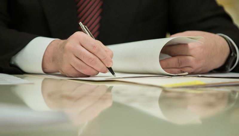 Порошенко уже подписал сегодняшние скандальные изменения в регламент Рады