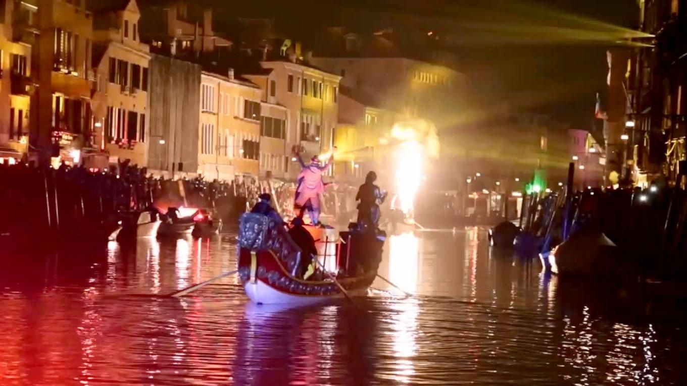 Грандиозный карнавал начался в Венеции