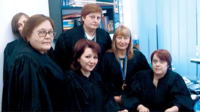 Cуддя з Луганська пише закони терористам і претендує на українську пенсію Cуддя з Луганська пише закони терористам і претендує на українську пенсію