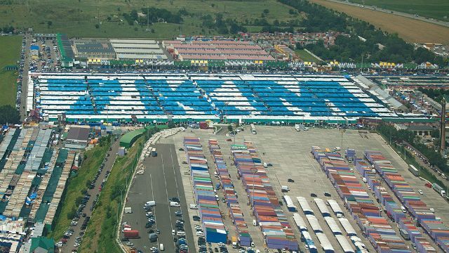 Трудовий колектив "7 кілометра": Віктор Добрянський захоплює ринок Трудовий колектив "7 кілометра": Віктор Добрянський захоплює ринок