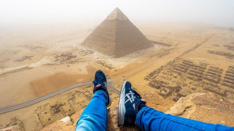 Турист нелегально виліз на Велику піраміду в Гізі