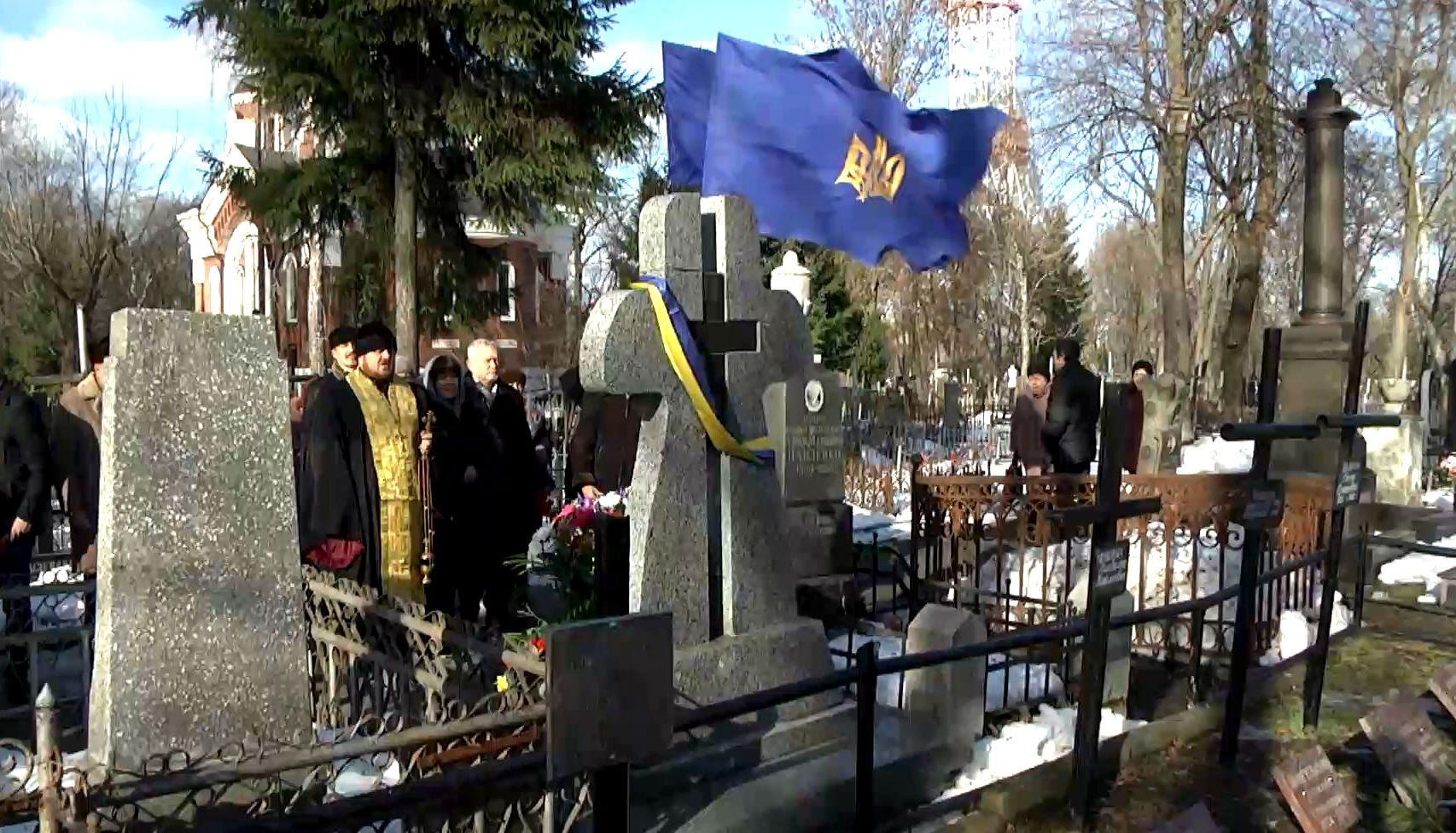 Украинцы чествуют память героев Крут