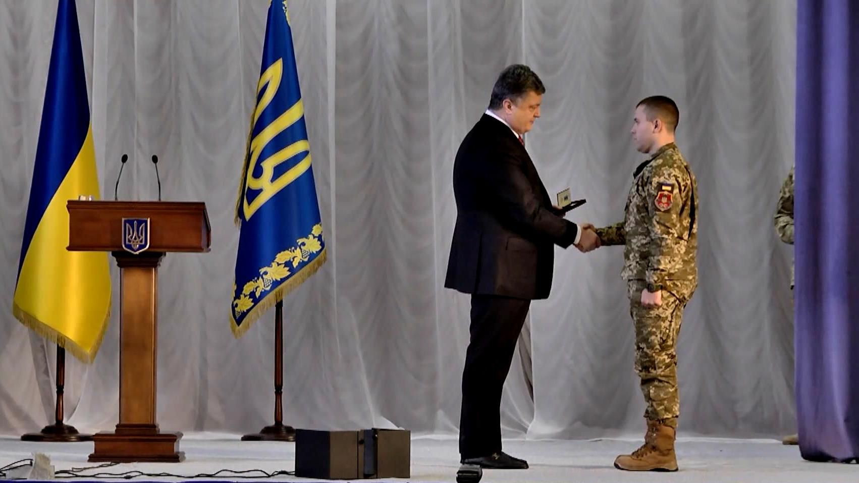 Порошенко провів урок історії на честь Дня пам'яті героїв Крут Порошенко провів урок історії на честь Дня пам'яті героїв Крут