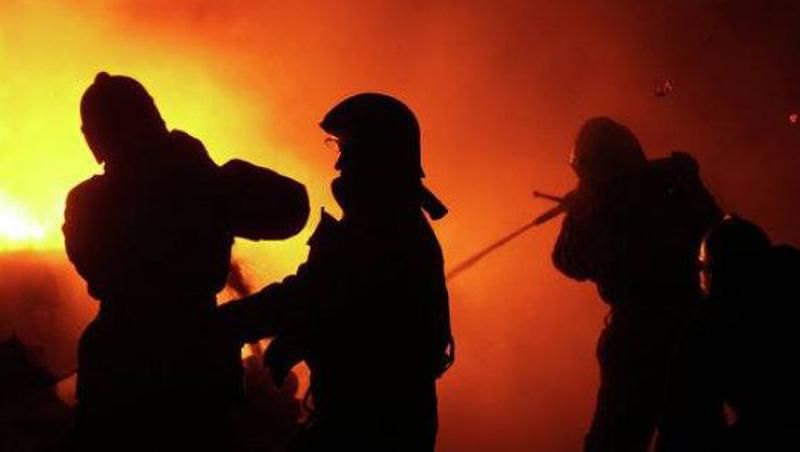 Під час пожежі у Києві загинув рятувальник