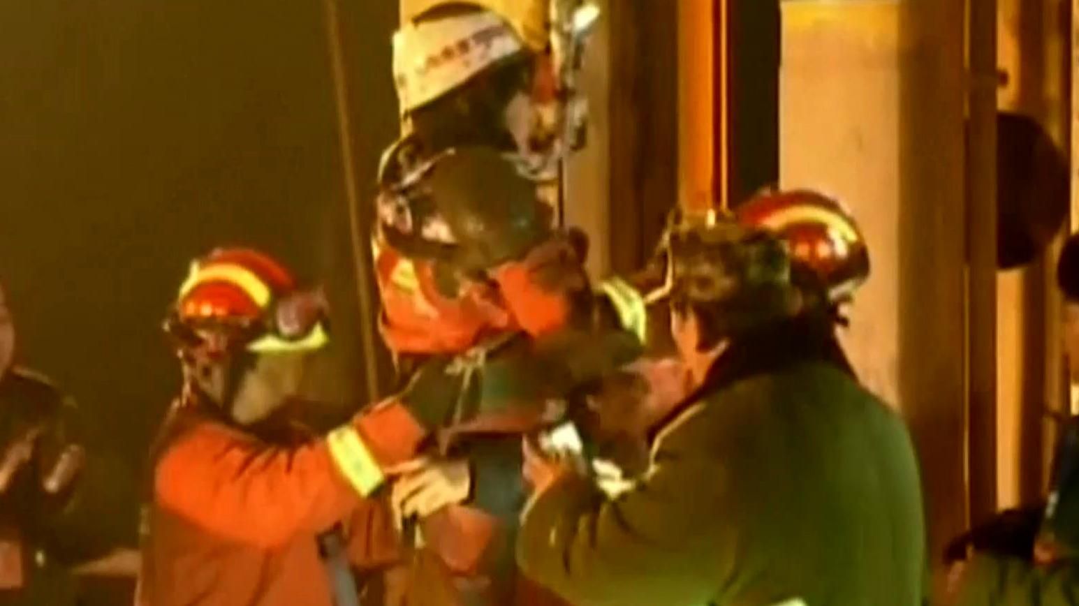 У Китаї врятували шахтарів, які більше місяця провели під землею У Китаї врятували шахтарів, які більше місяця провели під землею