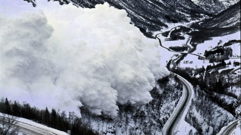 Снігова лавина вбила п'ятьох людей у Канаді 