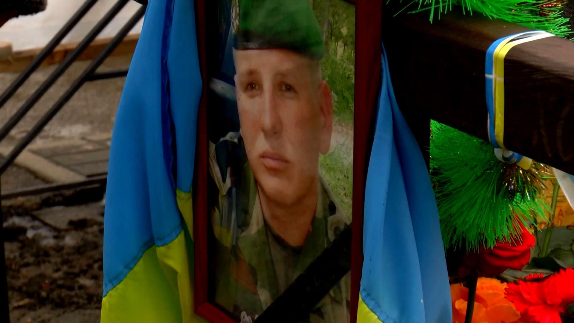 Украинского героя-защитника Дебальцево помянули в Сумах Украинского героя-защитника Дебальцево помянули в Сумах