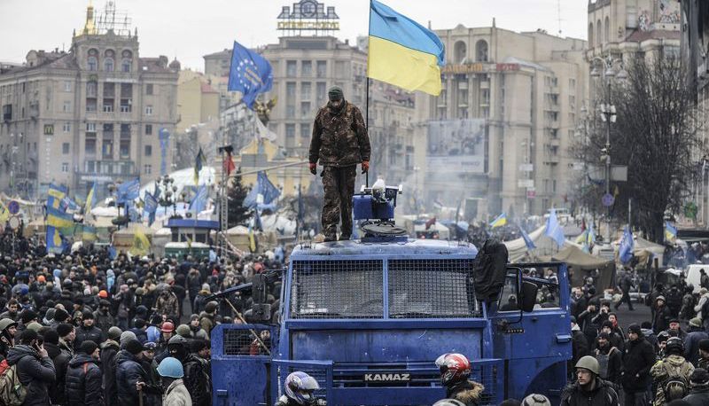 Порошенко уволил трех суддей, которые арестовывали евромайдановцев Порошенко уволил трех суддей, которые арестовывали евромайдановцев