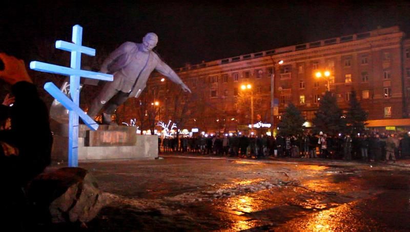 Как на свержения памятника Петровскому отреагировали полиция и Минкульт