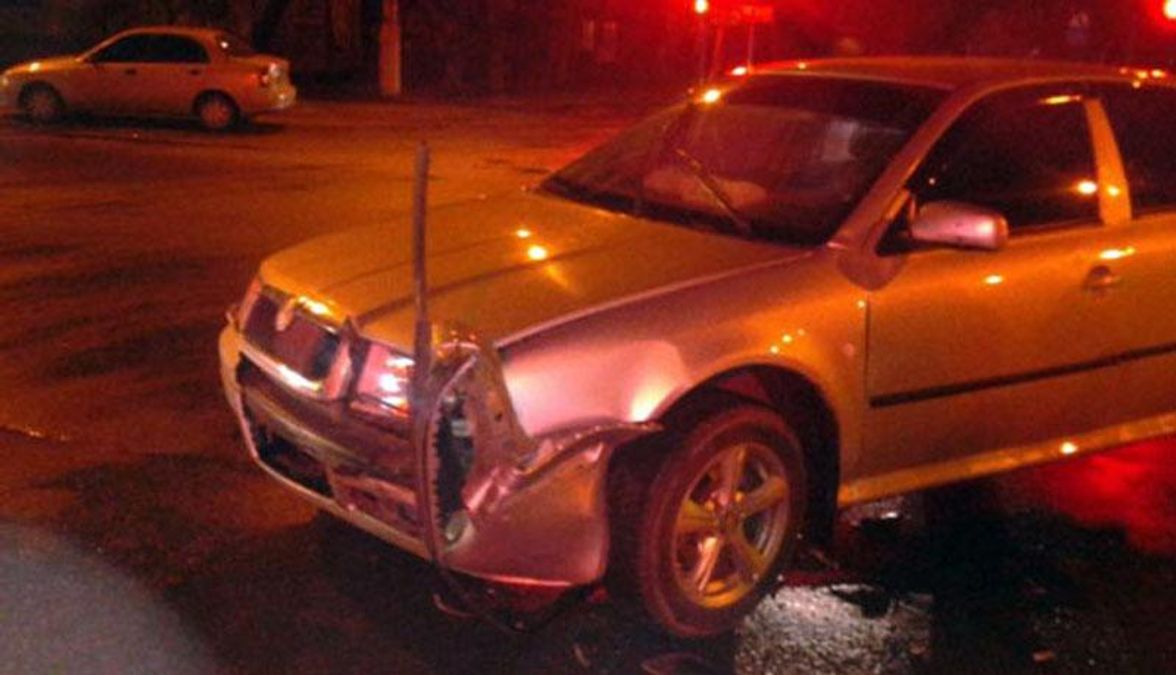 П'яний водій у Маріуполі спричинив 2 аварії за хвилину П'яний водій у Маріуполі спричинив 2 аварії за хвилину