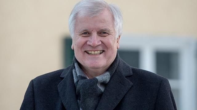 Соратника Меркель раскритиковали за запланированный визит в Москву Соратника Меркель раскритиковали за запланированный визит в Москву