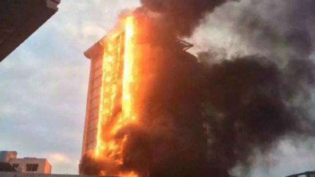 У Китаї згорів готель-хмарочос: з'явилось моторошне відео