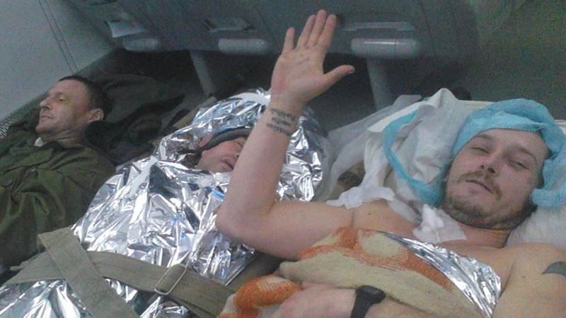 Українських поранених евакуюють у "диких" умовах: волонтери в шоці Українських поранених евакуюють у "диких" умовах: волонтери в шоці