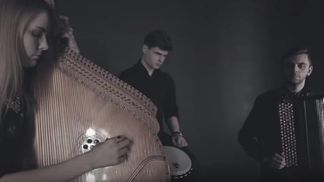 Известная песня Кузьмы чувственно прозвучала на бандуре и под баян