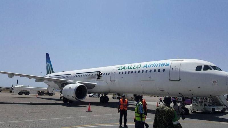 Вибух у пасажирському літаку в Сомалі: з'явилися фото