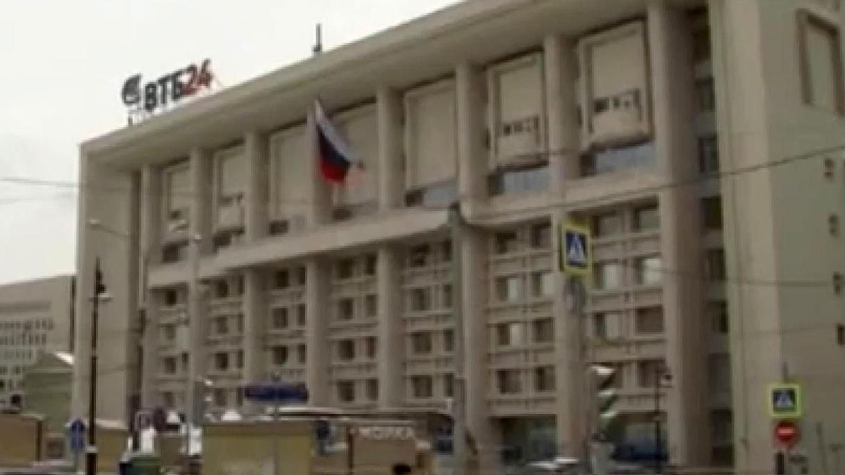 Банковскую систему России трясет: в Москве люди штурмовали банк Банковскую систему России трясет: в Москве люди штурмовали банк