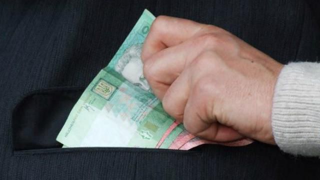 Майор поліції попався на великому хабарі Майор поліції попався на великому хабарі