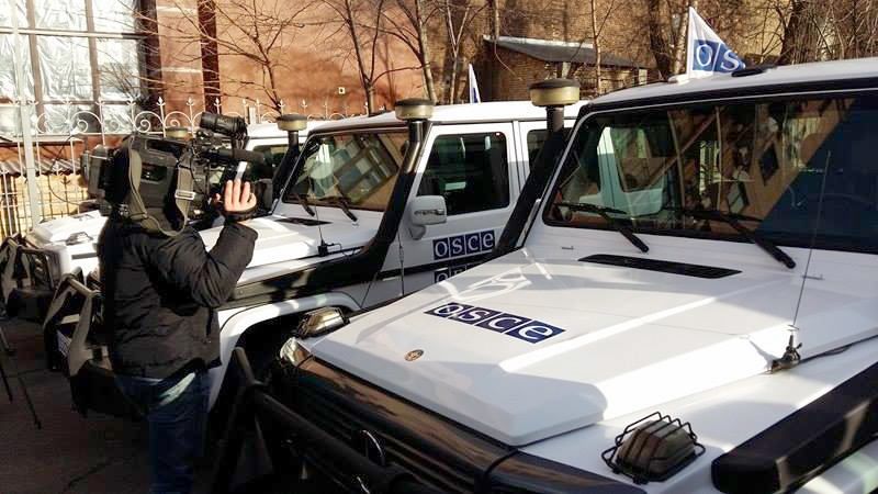 ЕС передал 20 бронированных авто на Донбасс ЕС передал 20 бронированных авто на Донбасс