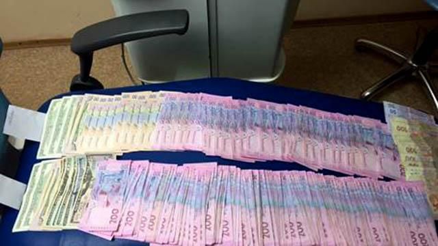 СБУ разоблачила схему, по которой "обдирали" врачей на полмиллиона ежемесячно СБУ разоблачила схему, по которой "обдирали" врачей на полмиллиона ежемесячно