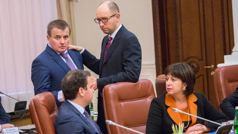 Яценюк прокомментировал, почему от него убегают министры