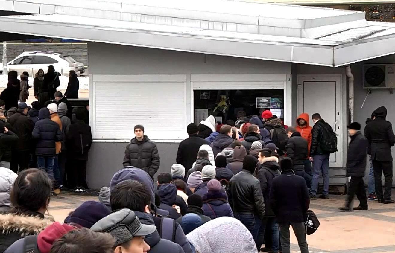 Как украинцы штурмуют кассы "Олимпийского" Как украинцы штурмуют кассы "Олимпийского"