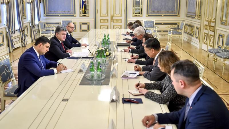 Порошенко признал необходимость немедленной перезагрузки правительства