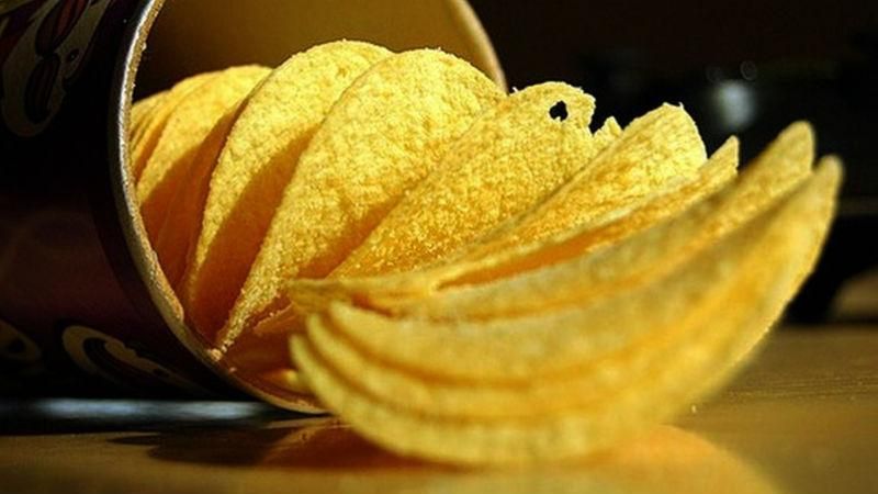 У Росії значно подорожчають чіпси, газовані напої та сигарети У Росії значно подорожчають чіпси, газовані напої та сигарети