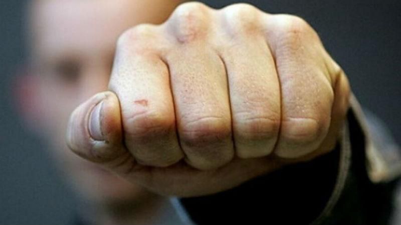 Поліцейські та таксисти зчинили масову бійку в Одесі Поліцейські та таксисти зчинили масову бійку в Одесі