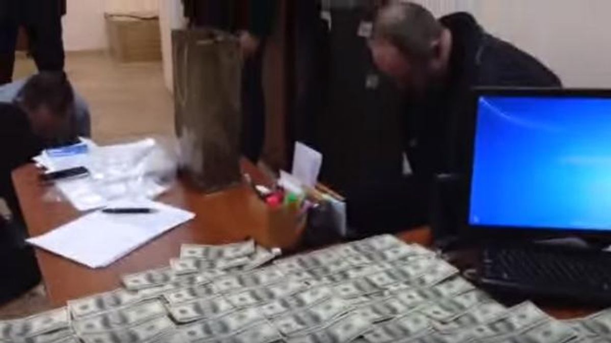 У ГПУ впіймали екс-чиновника МВС, який приніс хабар за судно із Криму, — Ольга Варченко У ГПУ впіймали екс-чиновника МВС, який приніс хабар за судно із Криму, — Ольга Варченко