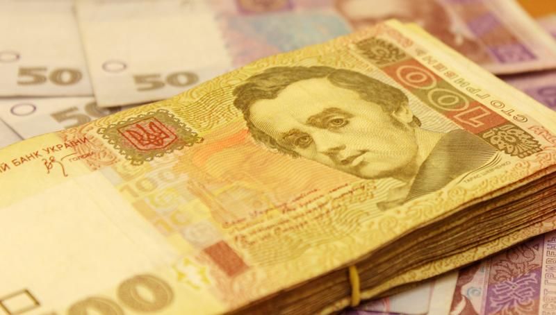 Гривна продолжает падать — уже близко к новой психологической отметке Гривна продолжает падать — уже близко к новой психологической отметке