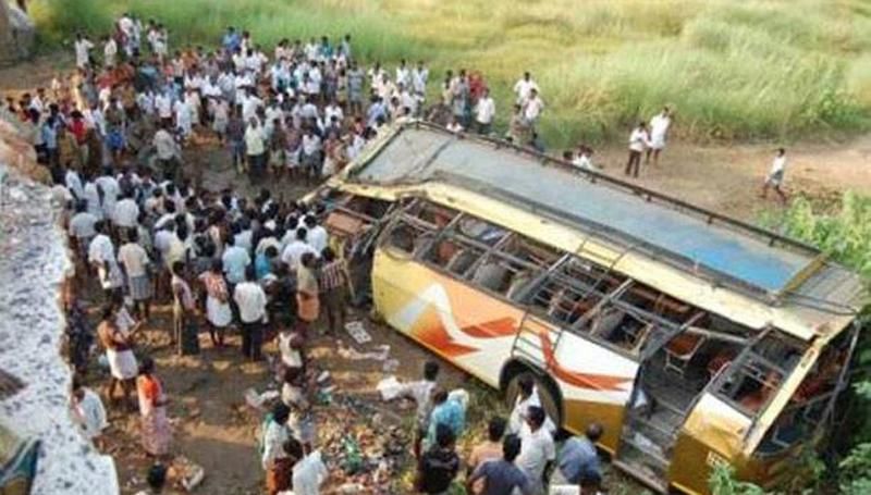 В аварии автобуса в Индии погибли 37 пассажиров В аварии автобуса в Индии погибли 37 пассажиров