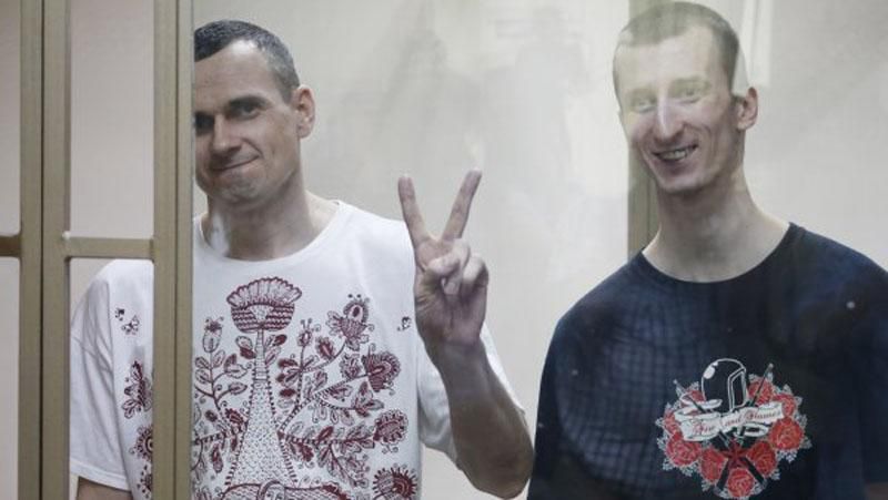 Українських політв'язнів Сенцова і Кольченка почали етапувати до колоній
