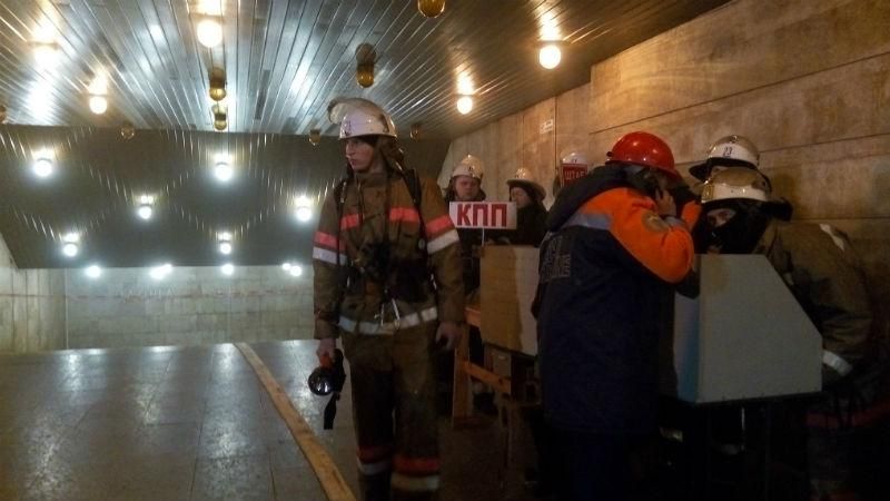 Пожежу в київському метро загасили: стала відома причина загоряння