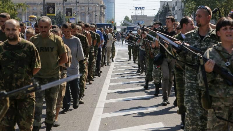 Терористи судять українських полонених: їм загрожують розстріли Терористи судять українських полонених: їм загрожують розстріли