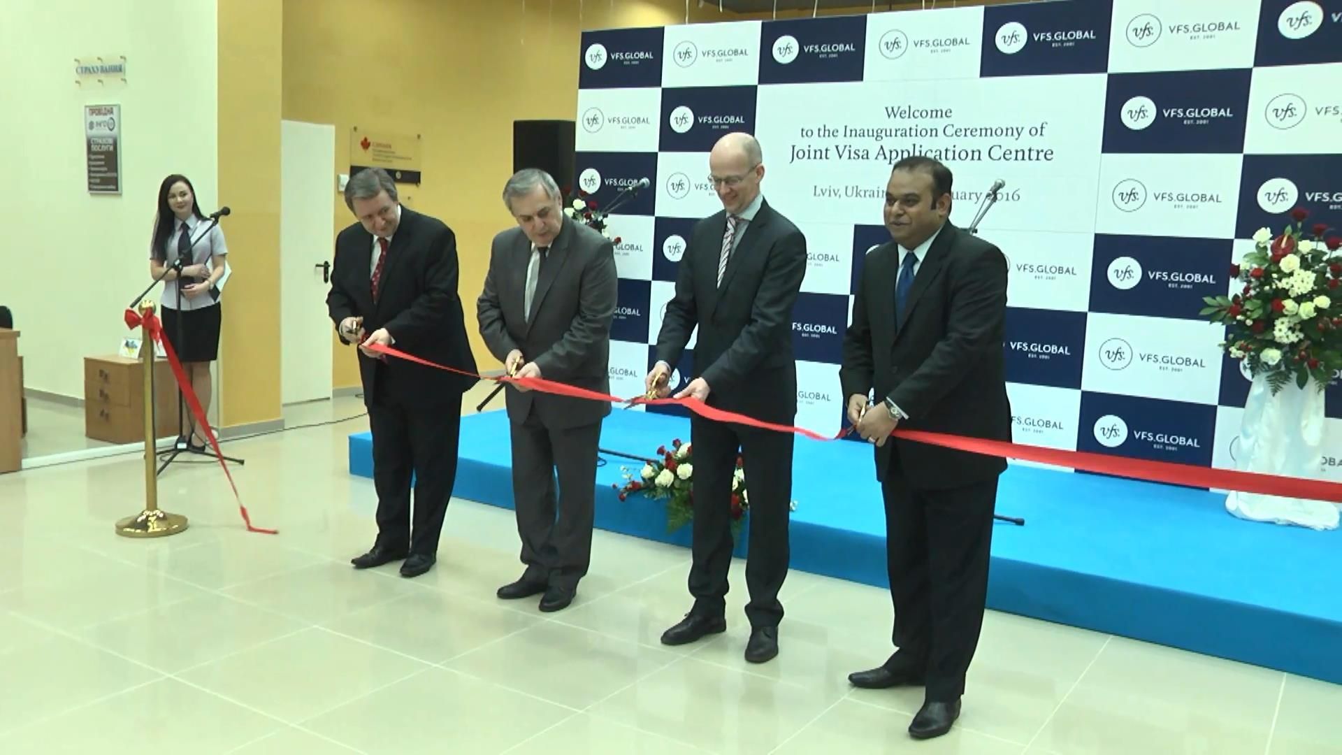 У Львові відкрився найбільший візовий центр в Україні У Львові відкрився найбільший візовий центр в Україні