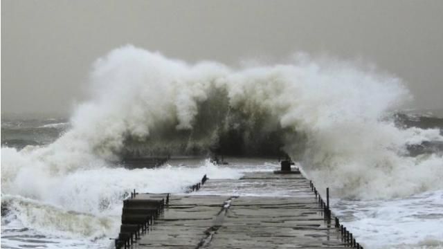 Непогода отключила Крым от России Непогода отключила Крым от России