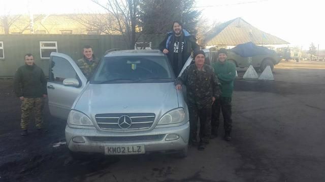 Вместо "Жигулей" без дверей украинские воины разъезжать Донбассом на Mercedes