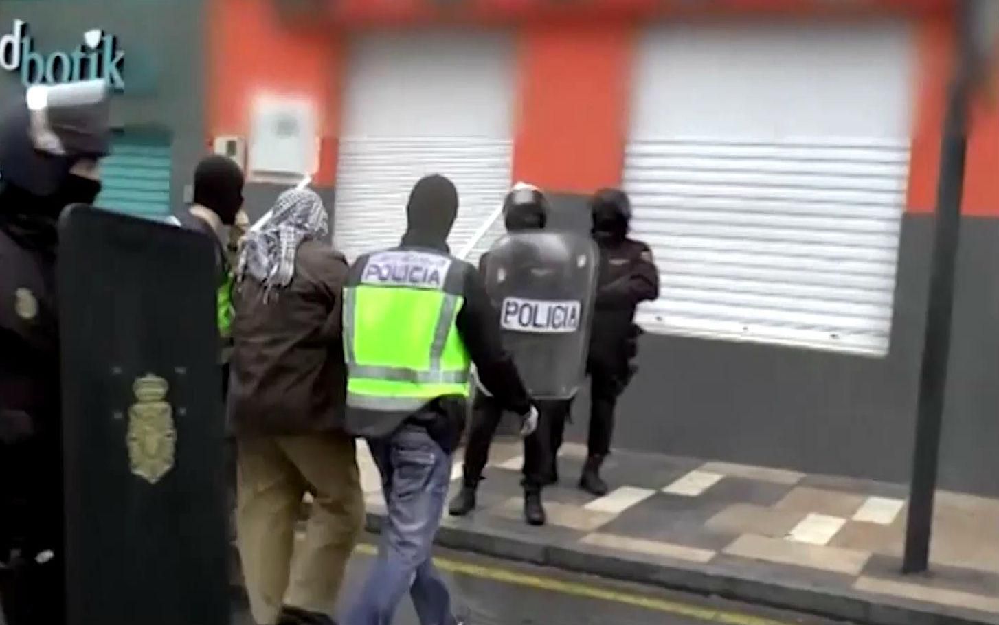 В Испании задержали пособников террористов "Исламского государства" В Испании задержали пособников террористов "Исламского государства"