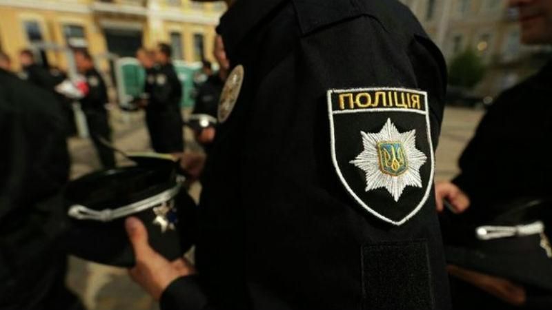 Пьяный водитель набросился с кулаками на полицейского Пьяный водитель набросился с кулаками на полицейского