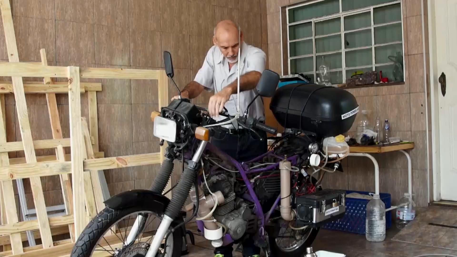 Изобретен уникальный мотоцикл, который ездит на воде